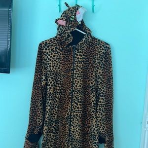 Ladies Medium Leopard Onesie Medium